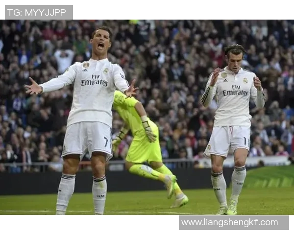 足球球星摆件C罗是谁的象征与收藏价值解析